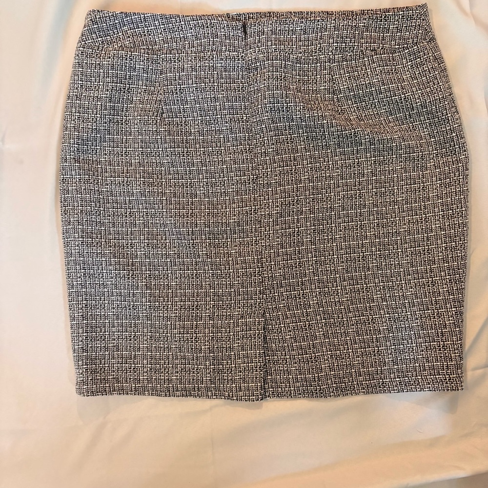 AGB Black and White Textured A-Line Skirt - Picture 2 of 4